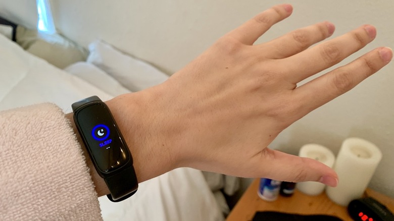 Hand wearing sleep tracking watch