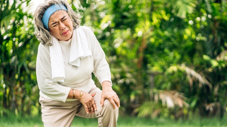 A woman experiencing leg pain