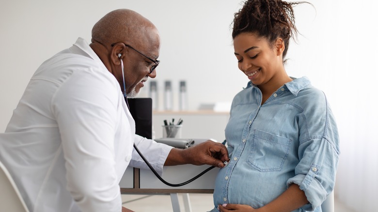 Doctor with pregnant patient