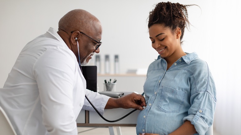 Pregnant woman and doctor