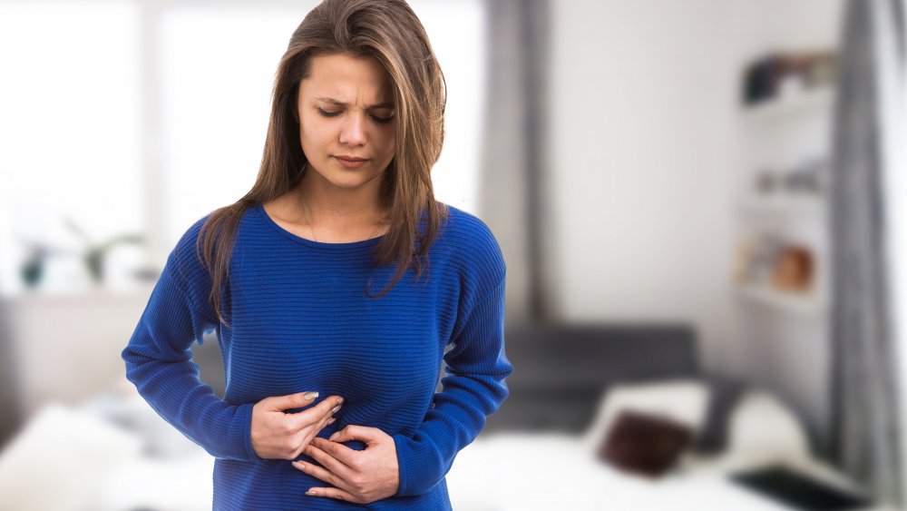 woman stomach pain from apple cider vinegar