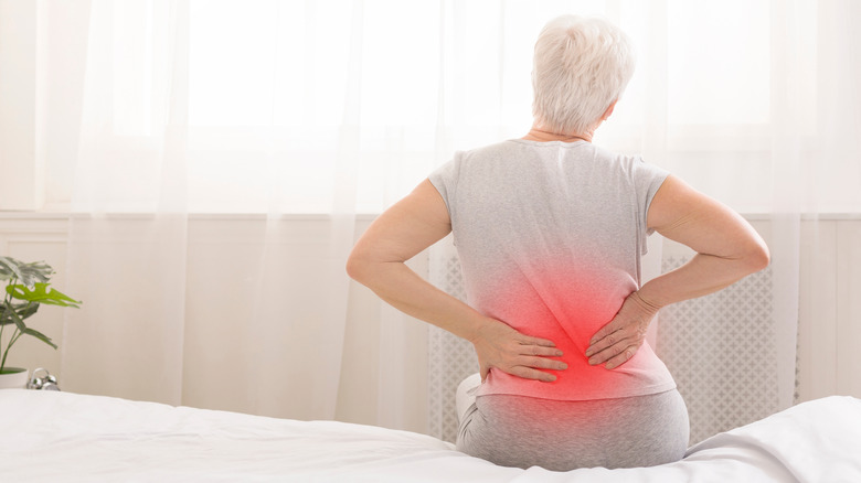 woman with kidney pain