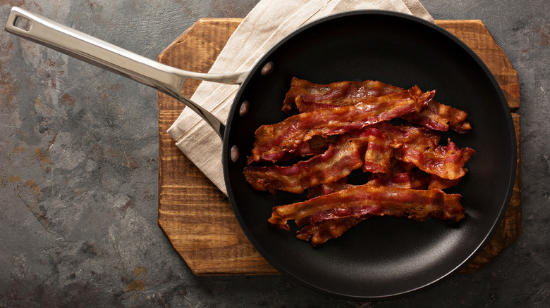 bacon in pan