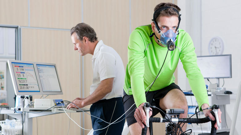 vo2 max test for man on bike