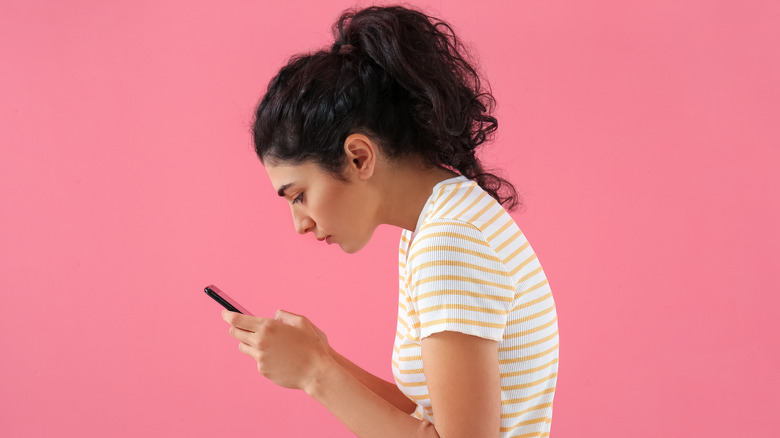 girl with bad posture on her phone