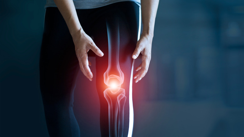 woman with knee pain