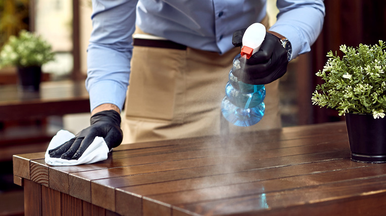 restaurant worker cleaning with globes