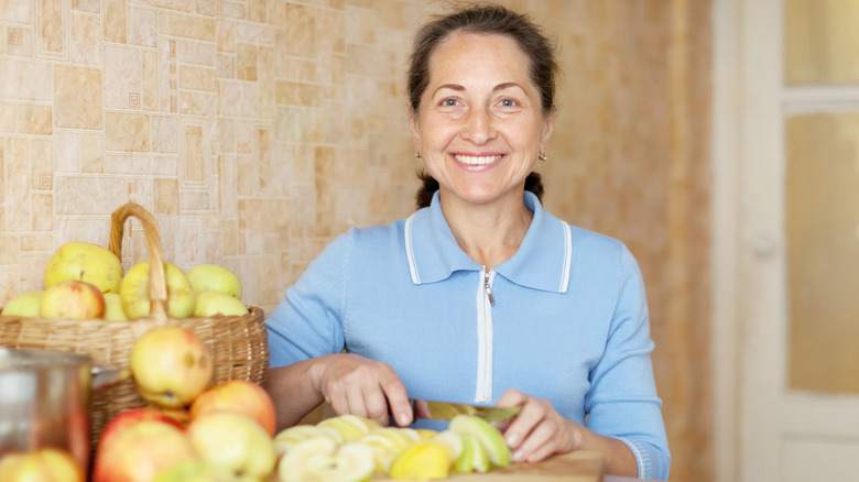 woman cutting up apples