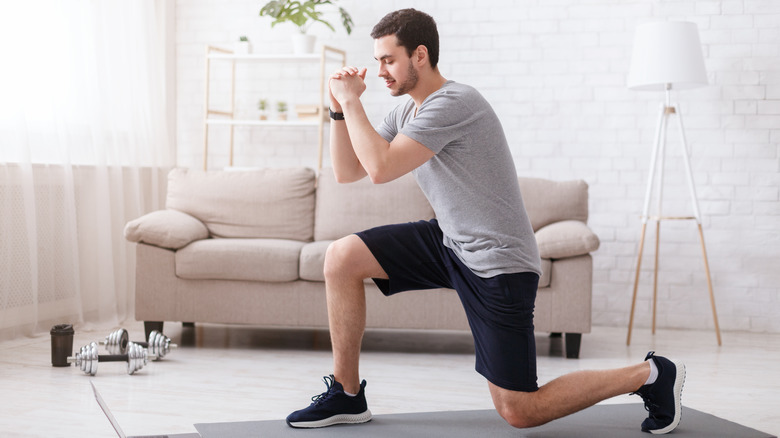 A man does lunges at home