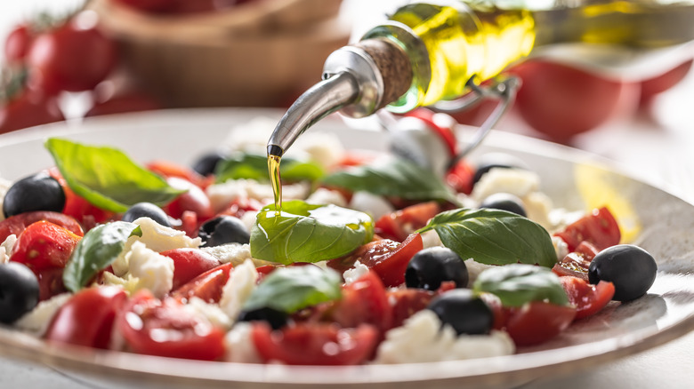 Caprese salad with olive oil