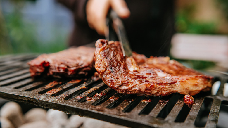 grilling steaks