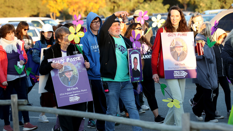 group of people walking to end Alzheimer's