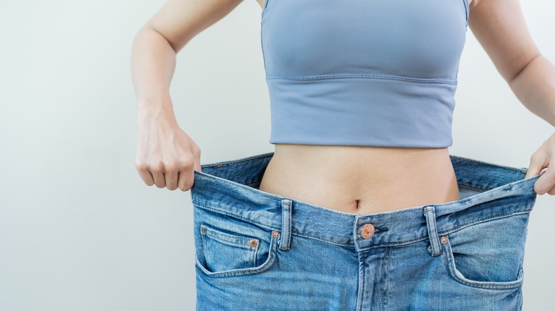 Woman wearing oversized jeans