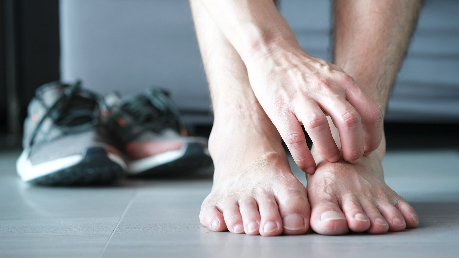 What It Really Mean When Your Ankles Itch