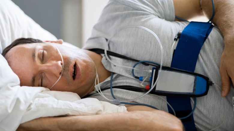 man undergoing multiple sleep latency test 