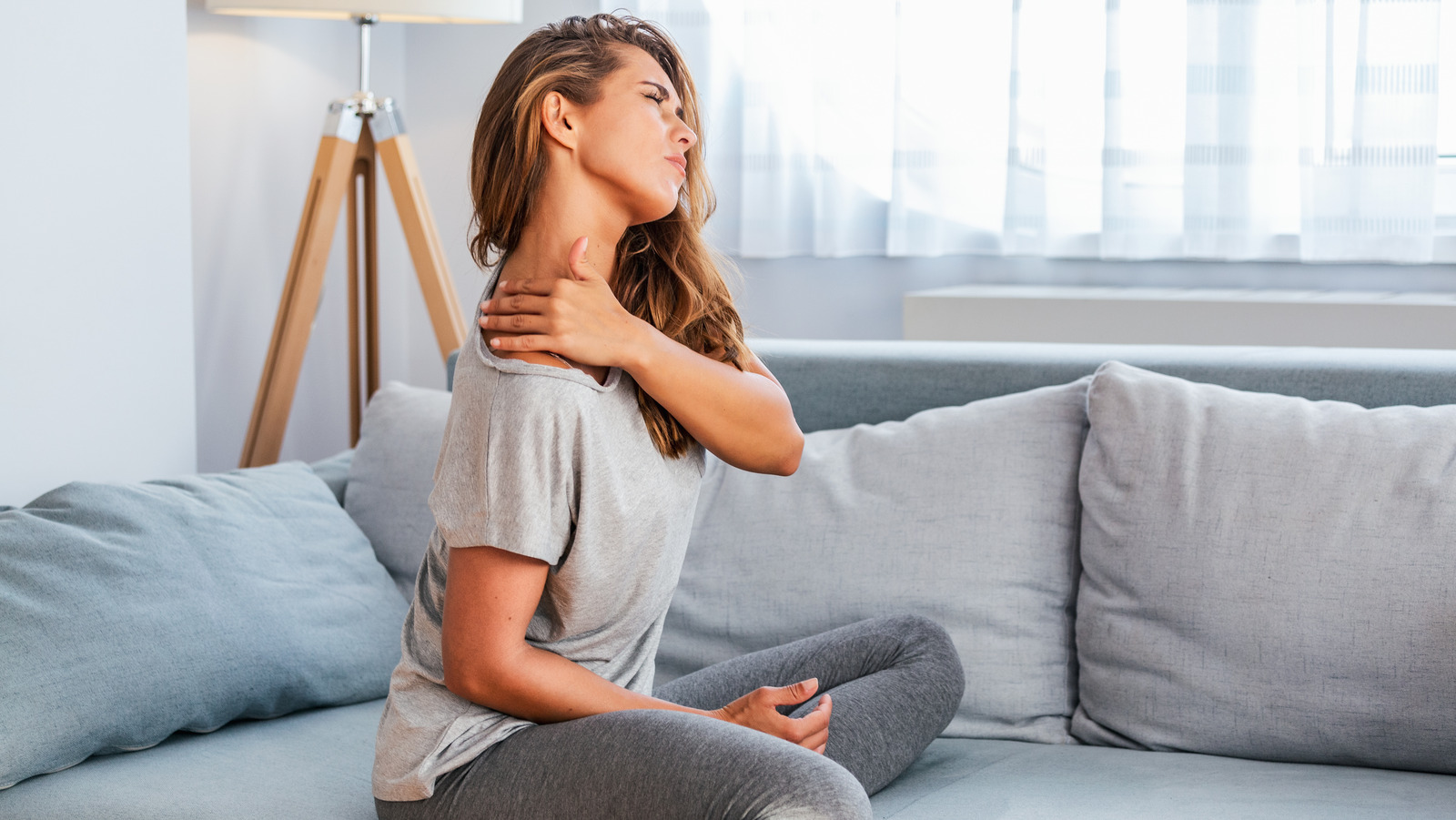 what-it-really-means-when-your-upper-back-hurts