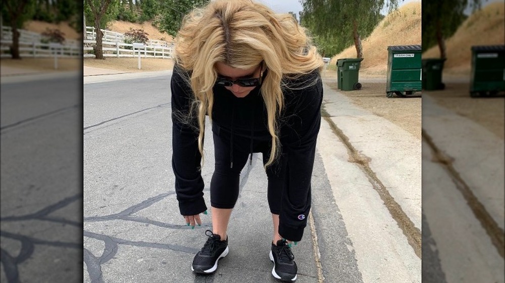 Jessica Simpson stretching before a walk
