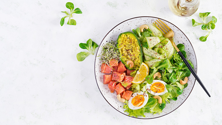 Salad with eggs tuna and avocado