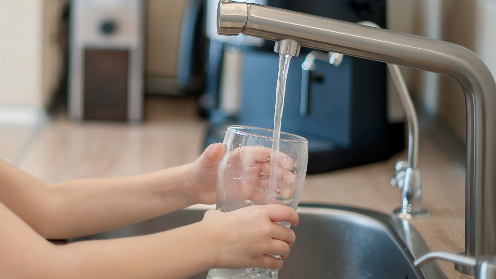 What Really Happens If You Never Change Your Water Filter