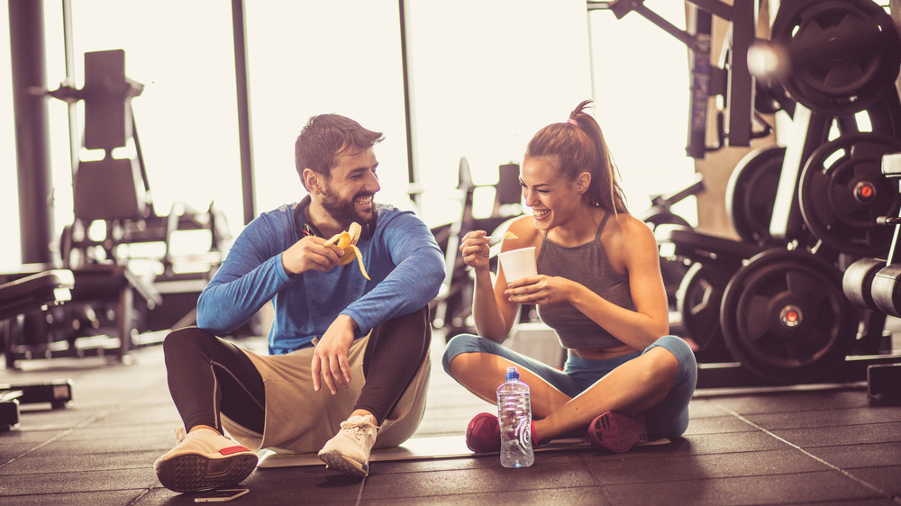 couple eating after workout