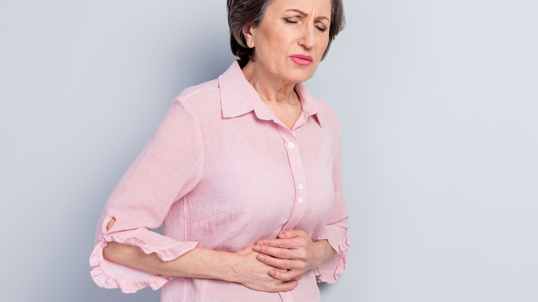 woman experiencing abdominal pain