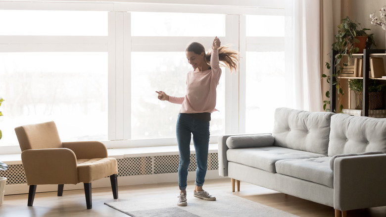 woman dancing