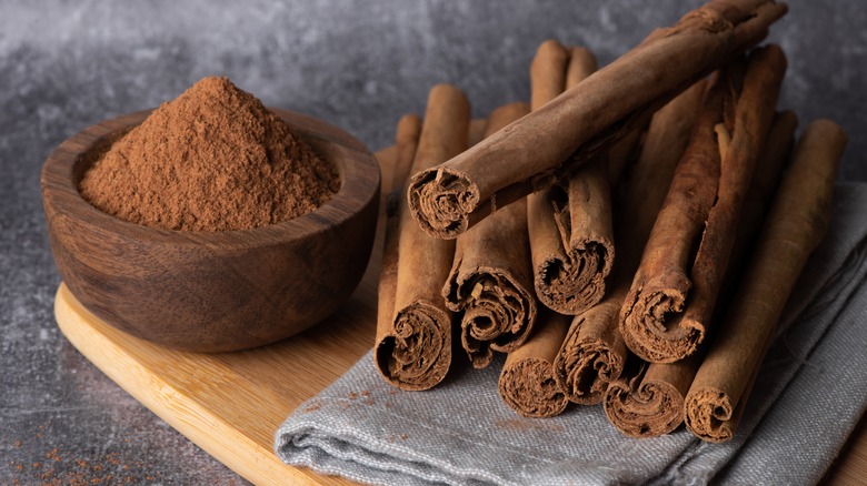 cinnamon sticks powder