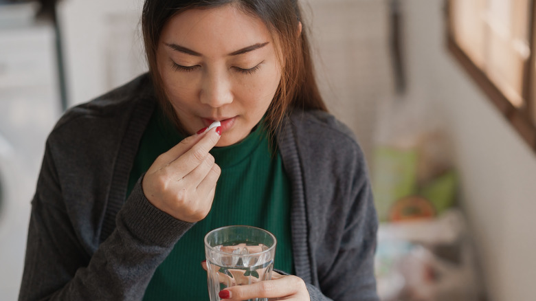 woman eating healthy breakfast