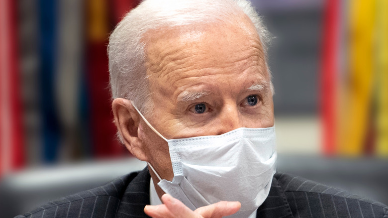 Biden wearing a mask