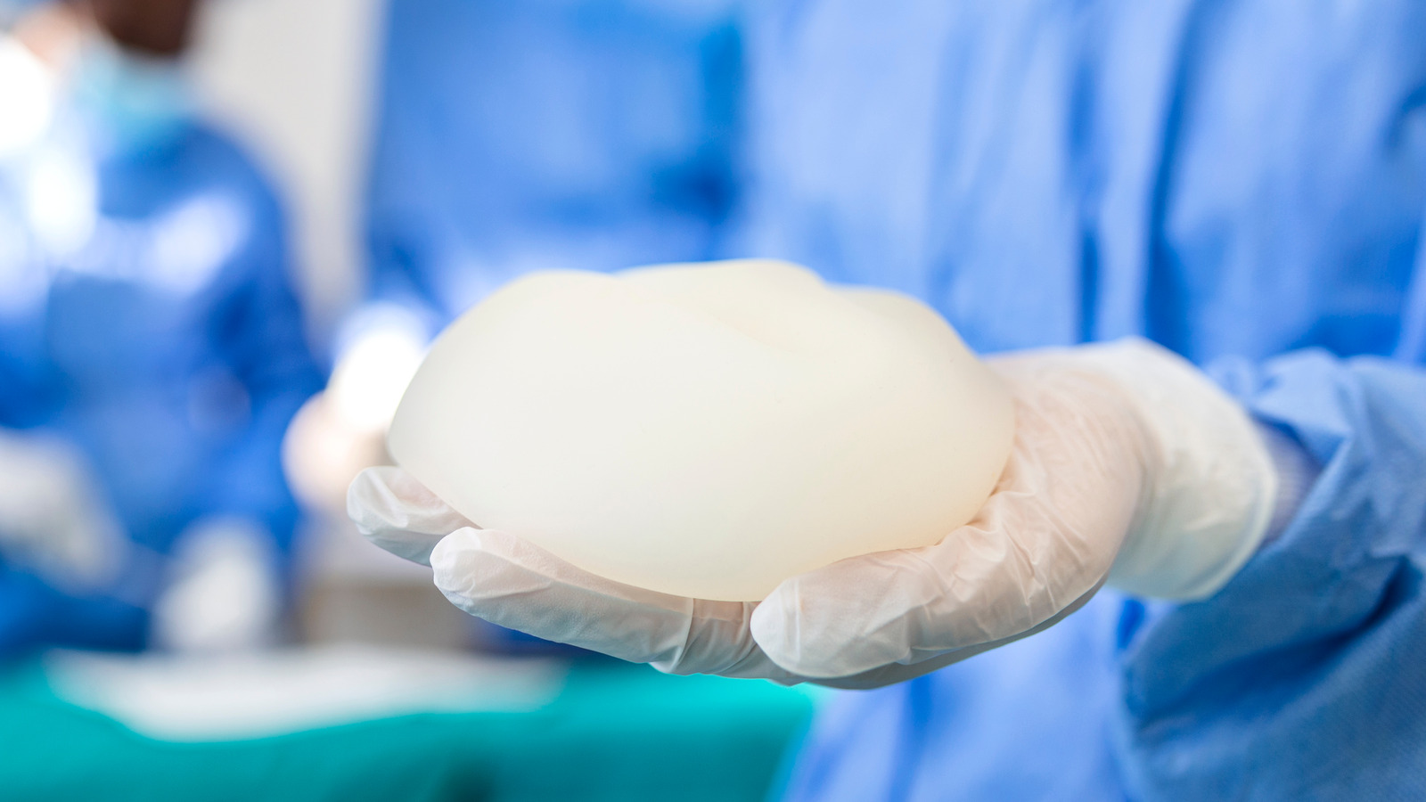 What To Expect When Getting Breast Implants Removed