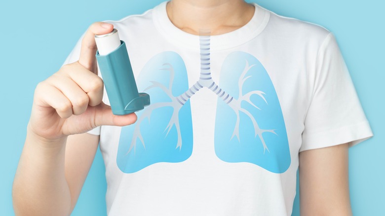 lungs with asthma and inhaler