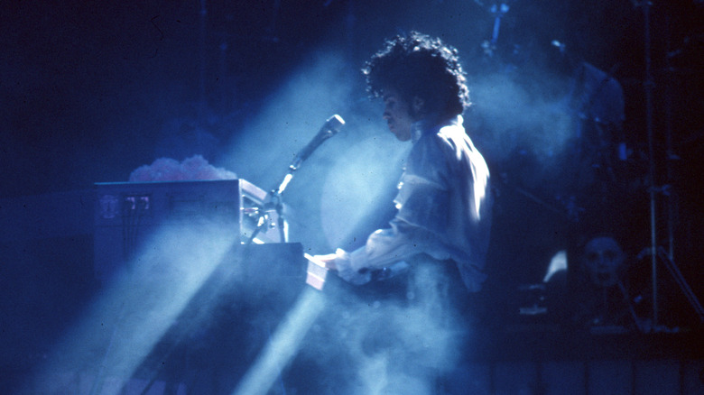 Prince performing in 1985