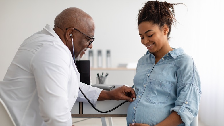 Doctor with pregnant patient