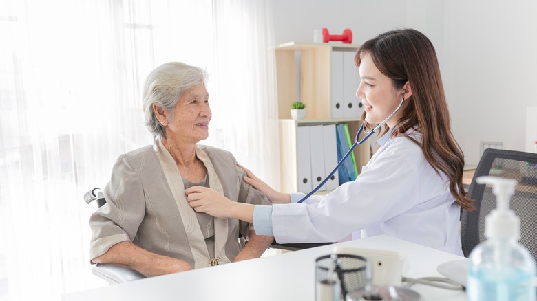 nurse diagnosing patient