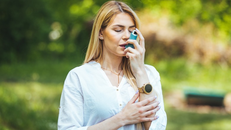 woman holding inhaler