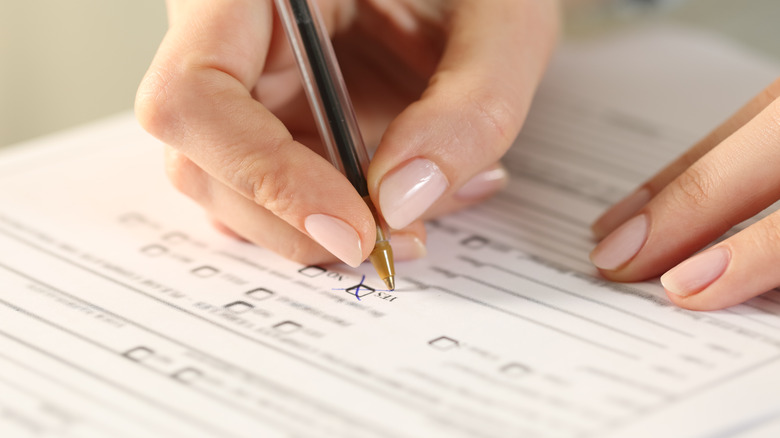 woman's hands filling out a questionnaire