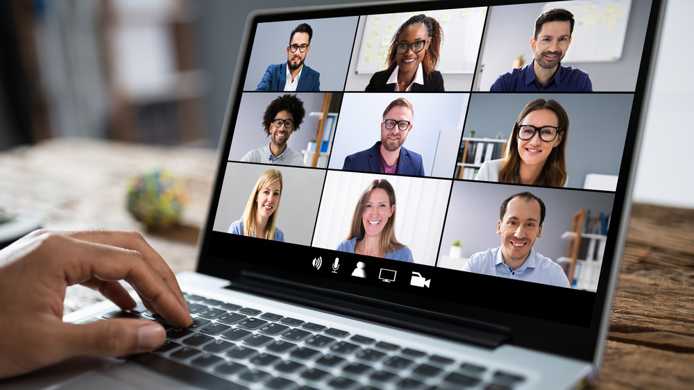 People on a busy Zoom call