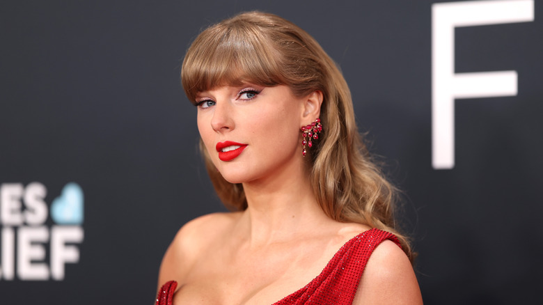 taylor swift at the 67th annual grammy awards