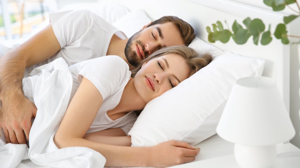 sleeping position of couple in a relationship