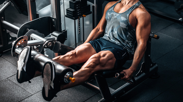 man doing leg workout in gym