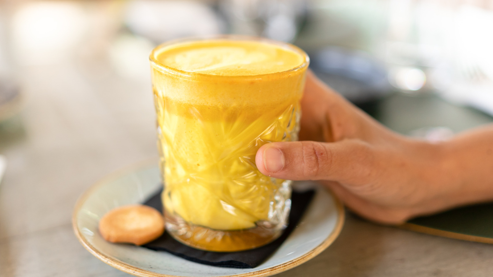 When You Drink Turmeric Every Day, Here's What Happens To Your Neurological Health - Health Digest