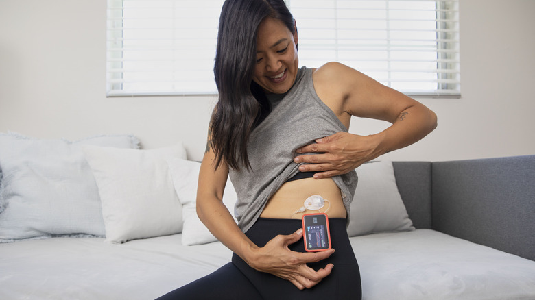 woman measures her glucose