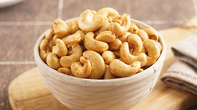 bowl of cashews