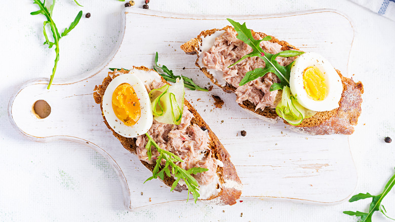 Tuna on bread with hard boiled eggs