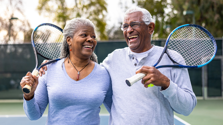 healthy seniors on a tennis court 