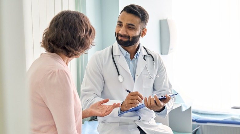 doctor with patient 