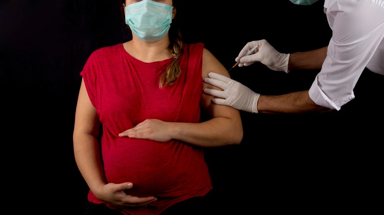 pregnant woman getting COVID vaccine
