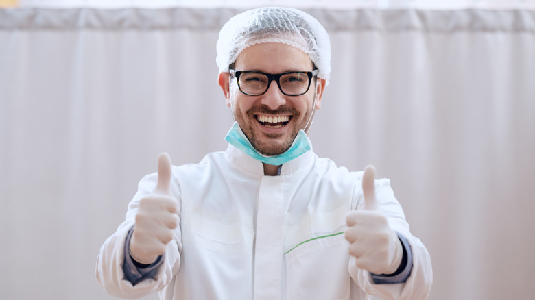 surgeon giving thumbs up for surgery