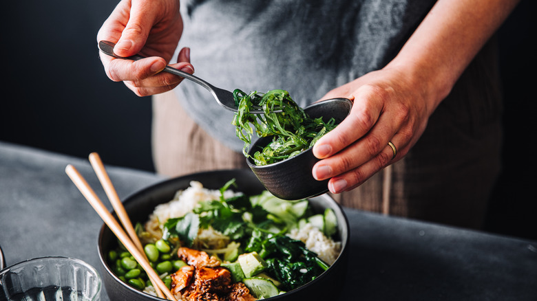 man preparing a nutritious green salad