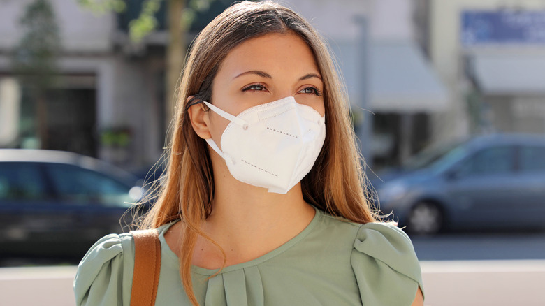 Woman wearing a face mask to combat COVID-19